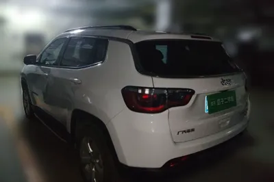 Jeep Compass 2017, 38300 км, за 39380.64 CNY