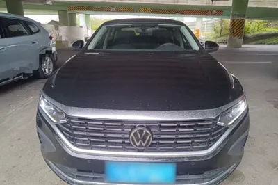 Volkswagen Passat 2025, 14100 км, за 137227.93 CNY