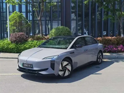 Hongqi Hongqi EH7 · 2025 год