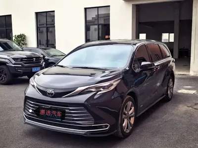 Toyota Sienna · 2024 год