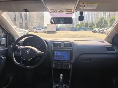 Volkswagen Polo 2016, 106000 км, за 24800 CNY