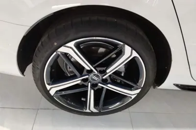 Audi A4L 2025, 6000 км, за 201653.25 CNY - фото 22