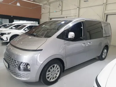 Hyundai Staria · 2023 год