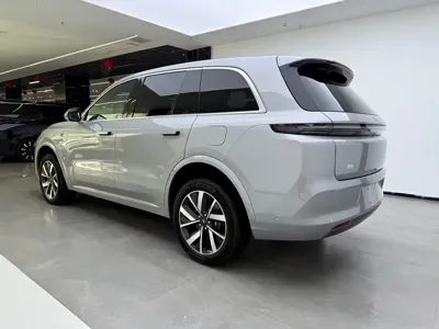 Li Auto Li L8 2023, 19000 км, за 218000 CNY