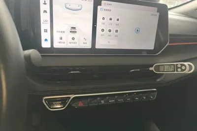 Geely Auto Binray 2022, 40800 км, за 58004.75 CNY - фото 15