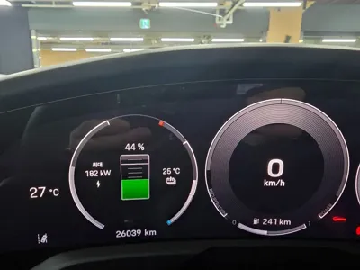 Porsche Taycan 2025, 26039 км, за 119500000 KRW - фото 8