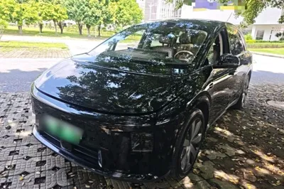 Li Auto Li Auto i8 · 2025 год