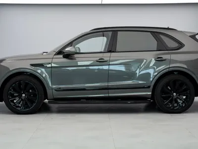 Bentley Bentayga 2023, 12000 км, за 2280000 CNY