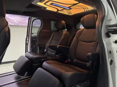 Toyota Sienna 2023, 20000 км, за 239800 CNY - фото 17