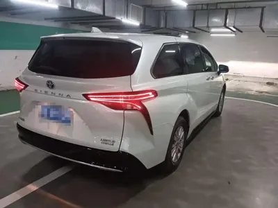 Toyota Sienna 2022, 51200 км, за 233800 CNY - фото 4