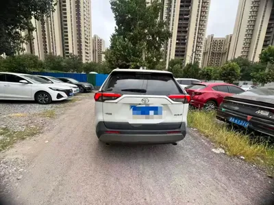 Toyota RAV4 2020, 31000 км, за 85000 CNY