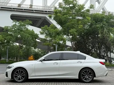 BMW 3 Series 2021, 104000 км, за 117600 CNY