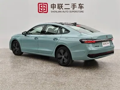 Volkswagen Passat 2024, 4500 км, за 152000 CNY