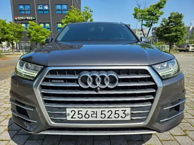 Audi Q7 2019, 126950 км, за 24800000 KRW