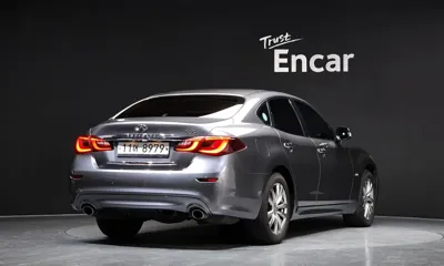 Infiniti Q70 2015, 104034 км, за 11900000 KRW