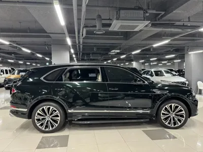 Bentley Bentayga 2024, 8900 км, за 350000000 KRW