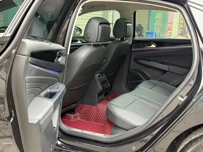 Volkswagen Passat 2023, 51000 км, за 129800 CNY - фото 8