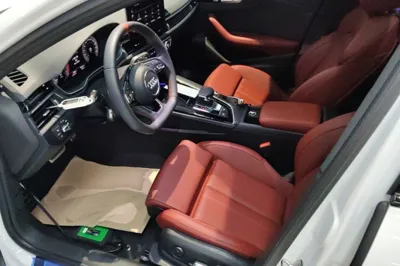 Audi A4L 2025, 6000 км, за 201653.25 CNY