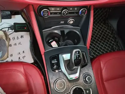 Alfa Romeo Stelvio 2022, 30400 км, за 156200 CNY - фото 14