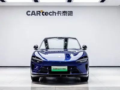 Xiaomi 小米YU7 · 2025 год