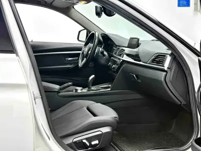 BMW 3 Series 2018, 70000 км, за 81400 CNY