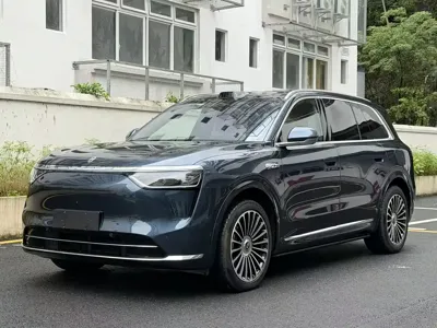 AITO 问界 AITO M8 · 2025 год
