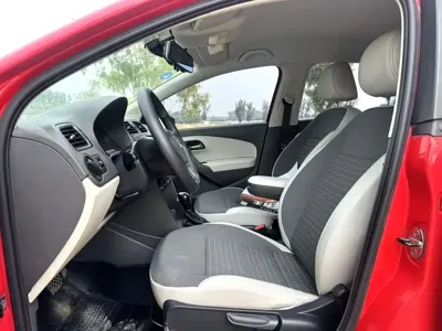 Volkswagen Polo 2015, 80000 км, за 19900 CNY - фото 9