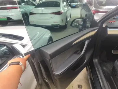 Tesla Model Y 2023, 70000 км, за 160000 CNY