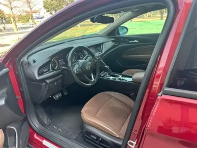 Buick Regal 2018, 50000 км, за 45000 CNY