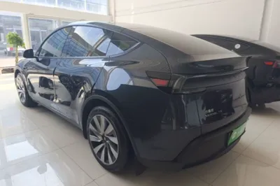 Tesla Model Y 2025, 17700 км, за 279852 CNY - фото 4