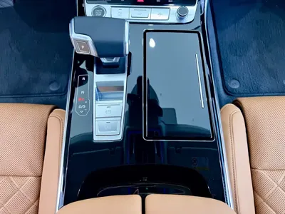 Audi A8 2025, 9000 км, за 700300 CNY - фото 18