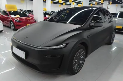 Tesla Model Y L · 2025 год