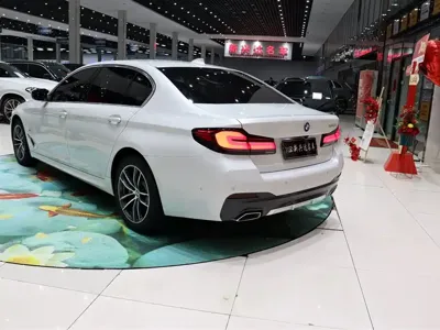 BMW 5 Series 2021, 107000 км, за 173800 CNY