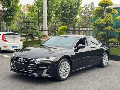 Audi A7L 2022, 60000 км, за 228000 CNY - фото 1