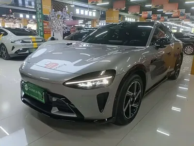 Xiaomi 小米YU7 · 2025 год