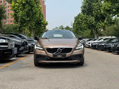 Volvo V40 2017, 83000 км, за 58000 CNY