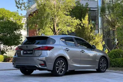 Lexus CT 2017, 80000 км, за 116931.87 CNY