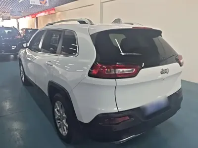 Jeep Cherokee 2018, 70200 км, за 41100 CNY - фото 5