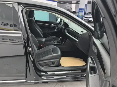 Volkswagen Passat 2023, 55100 км, за 112800 CNY - фото 8