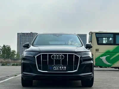 Audi Q7 2020, 40000 км, за 229800 CNY