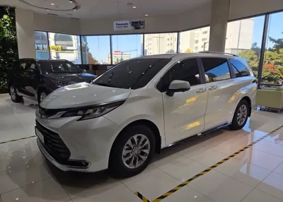 Toyota Sienna · 2025 год