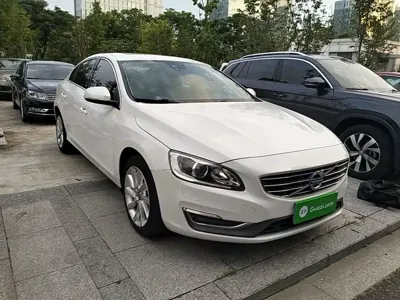 Volvo S60 2015, 176400 км, за 33300 CNY