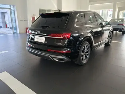 Audi Q7 2023, 43000 км, за 358000 CNY - фото 5