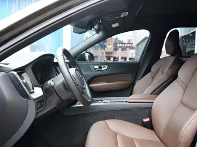 Volvo XC60 2021, 55000 км, за 139800 CNY
