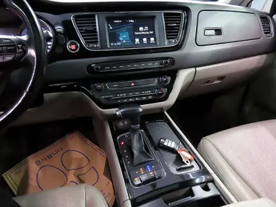 Kia Canival 2017, 311498 км, за 6500000 KRW - фото 11