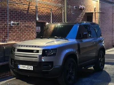 Land Rover Defender · 2023 год