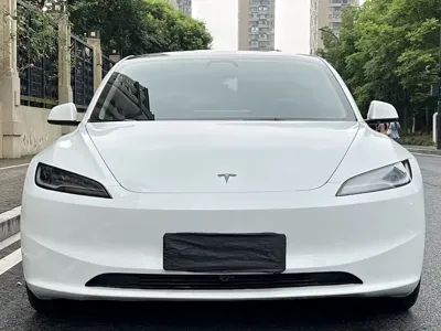 Tesla Model 3 2026, 9000 км, за 173800 CNY