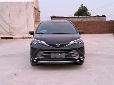 Toyota Sienna 2026, 5000 км, за 248000 CNY