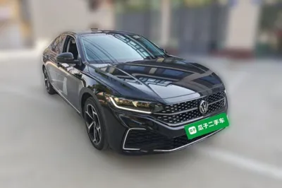 Volkswagen Passat 2023, 62800 км, за 107367.71 CNY