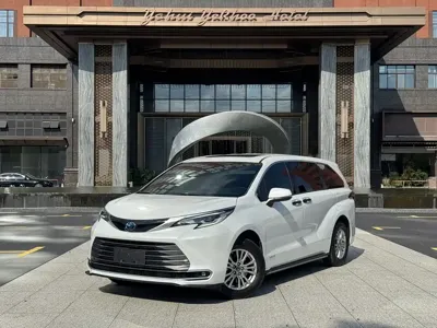 Toyota Sienna 2022, 80000 км, за 189800 CNY - фото 1